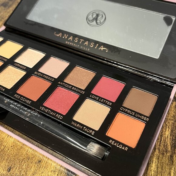 Anastasia Beverly Hills Modern Renaissance Eye Shadow Palette - Picture 1 of 5